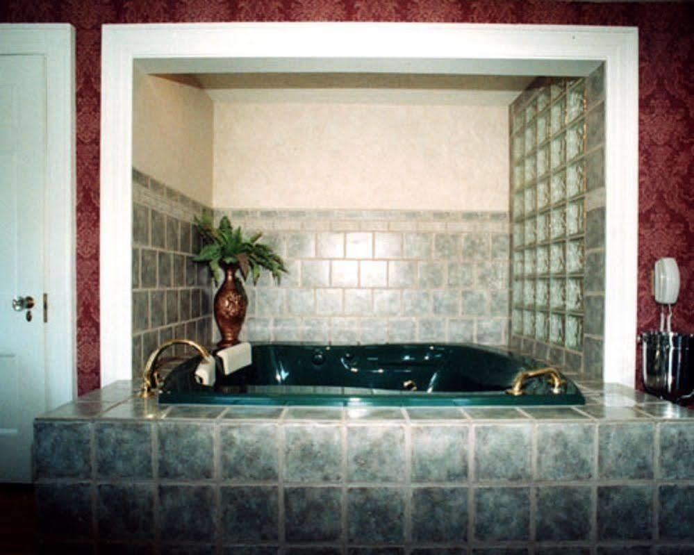 Julias Bed And Breakfast Hubbard Ngoại thất bức ảnh